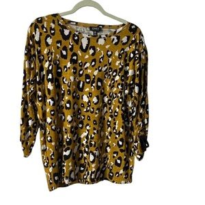 ⭐️ Jones New York patterned 3/4 sleeve top- size small (oversized)